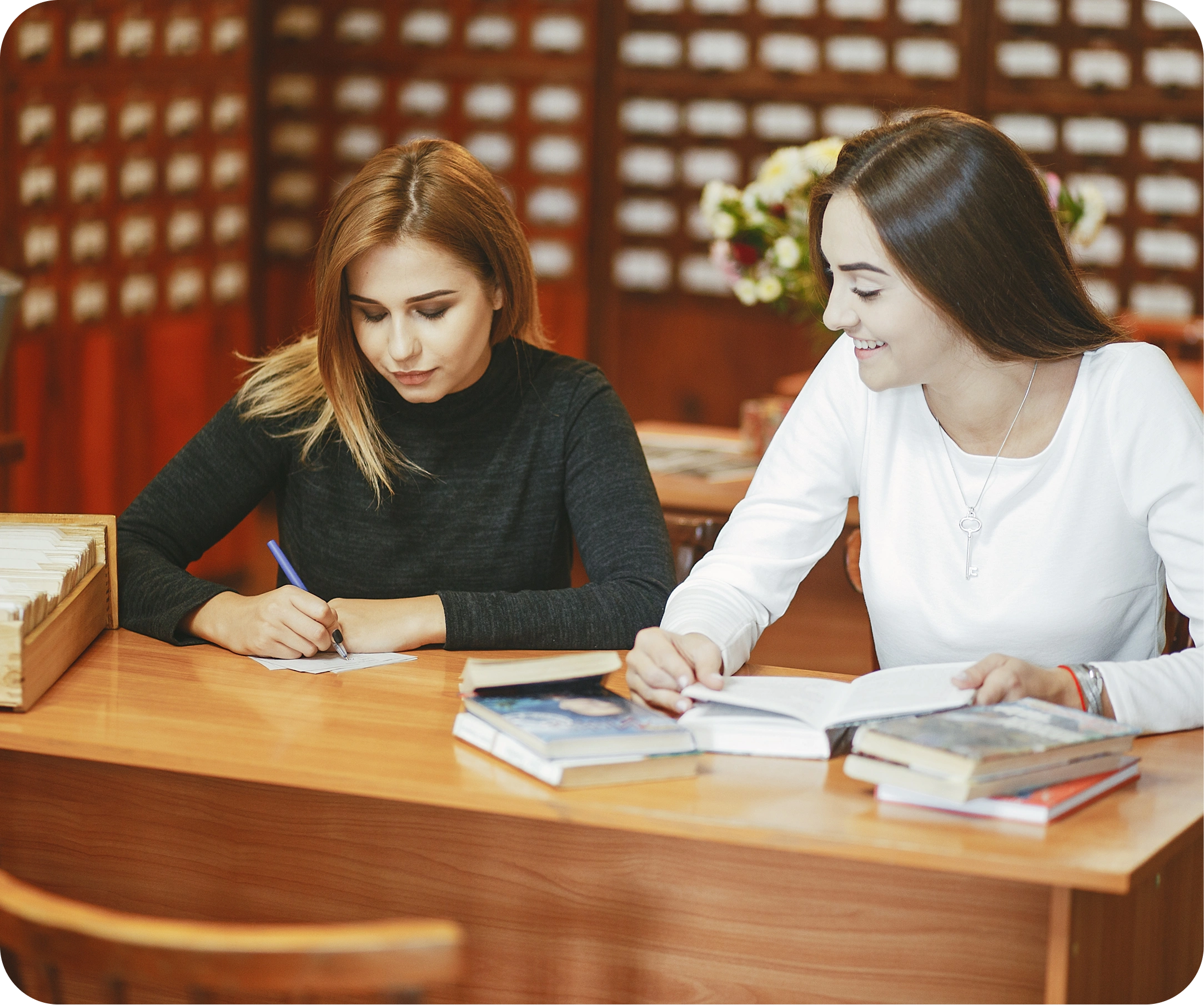 Image showing trusted migration consultants in Thodupuzha helping individuals achieve their Canadian and Australian visa dreams. Authored by Intelligen Immigration